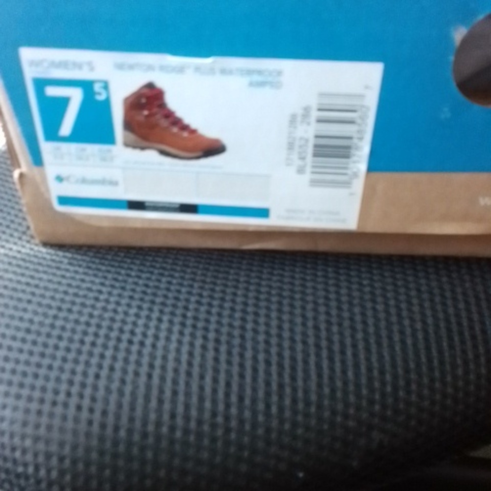 NWT Columbia Newton Ridge waterproof boots - Picture 2 of 5